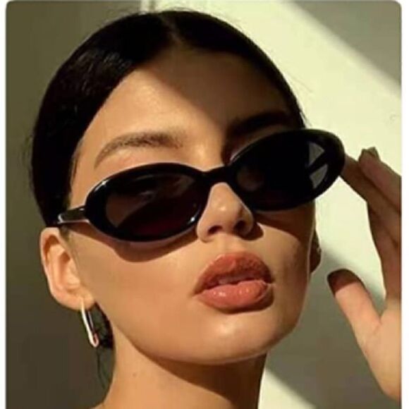 2 pairs of Retro Oval Sunglasses